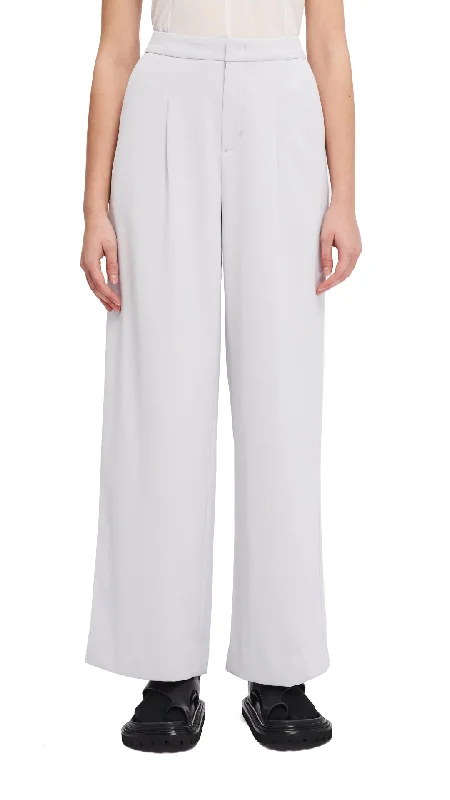 Leather Look Women Shorts for an Edgy and Chic Style  Photographer Pants