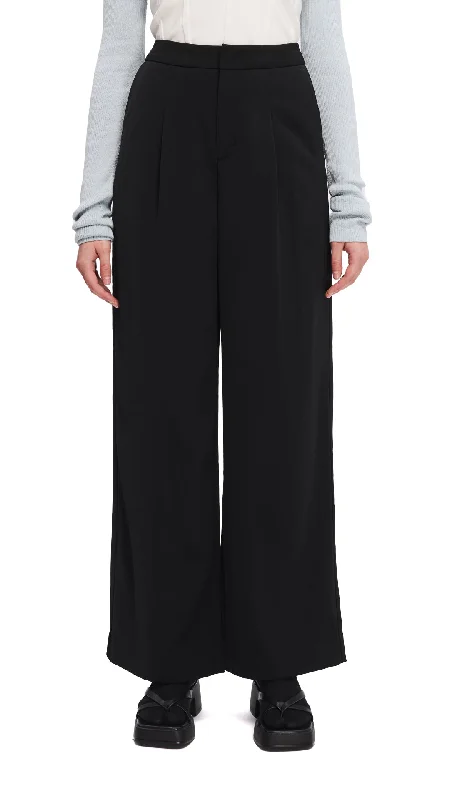 Stretchable Women Shorts for Maximum Mobility  Wide-leg Capri Pants