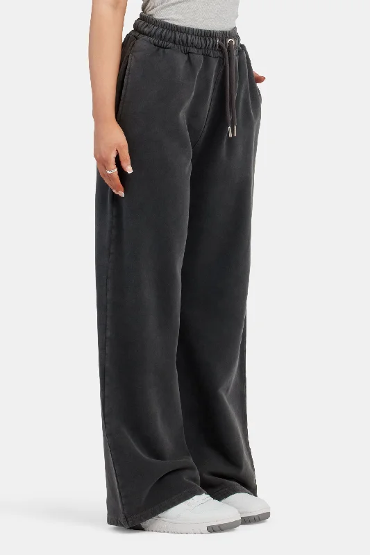 Women's Wide - Leg Sweatpants in Beige with Elastic Cuffs for a Relaxed and Trendy Outfit Acid Wash Wide Leg Jogger - Charcoal Women's Wide - Leg Sweatpants in Beige with Elastic Cuffs for a Relaxed and Trendy Outfit Acid Wash Wide Leg Jogger - Charcoal