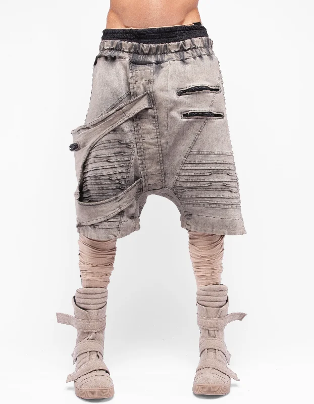 Light - wash women jeans for a fresh and summery appearance  JEANS SHORT SADDLEBAGS