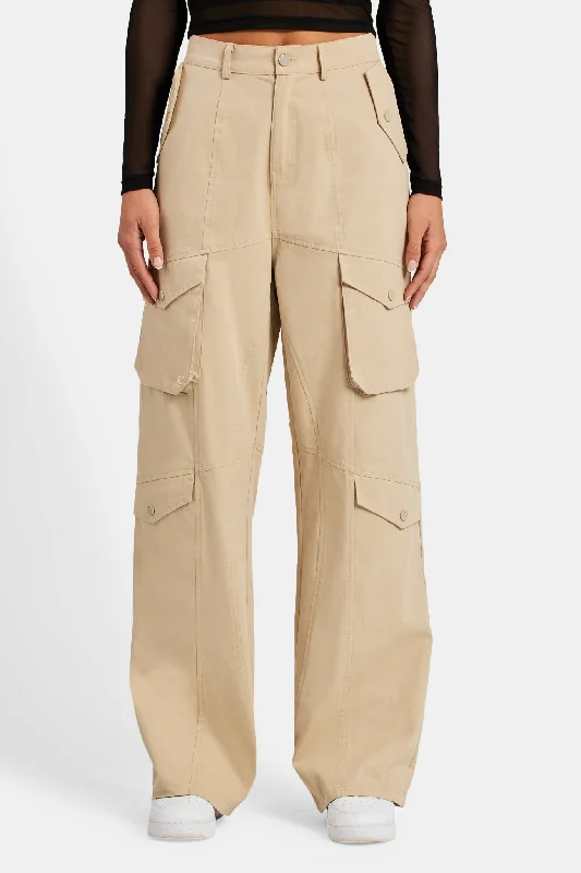 Plus Size Women's Elastic - Waist Sweatpants in Dark Green with a Flattering Fit Relaxed Fit Multi Pocket Cargo Trouser Plus Size Women's Elastic - Waist Sweatpants in Dark Green with a Flattering Fit Relaxed Fit Multi Pocket Cargo Trouser