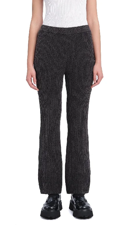 Ruffled Hem Women Shorts to Add a Feminine Touch  Soil Knit Yoga Pants