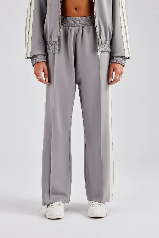 Women's Wide - Leg Sweatpants in Beige with Elastic Cuffs for a Relaxed and Trendy Outfit Taping Wide Leg Track Pant - Grey Women's Wide - Leg Sweatpants in Beige with Elastic Cuffs for a Relaxed and Trendy Outfit Taping Wide Leg Track Pant - Grey