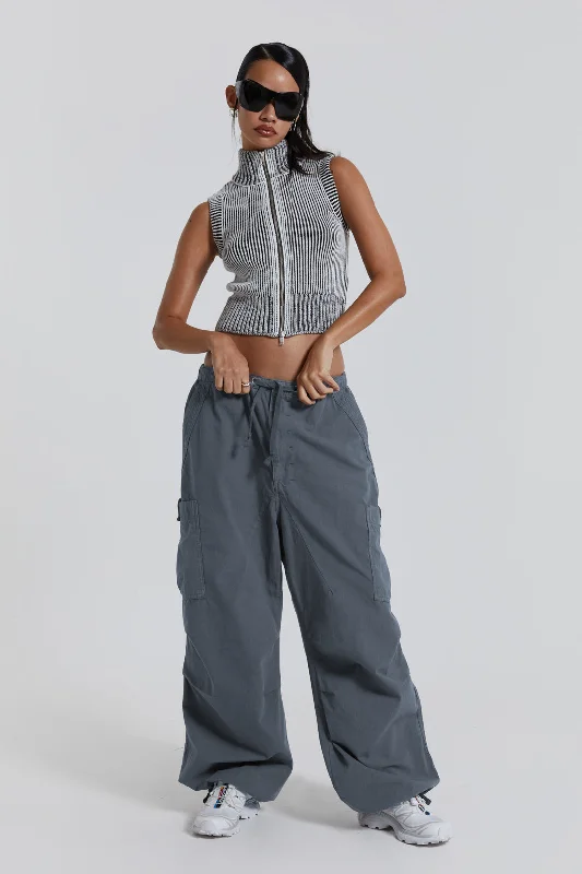 Regular Fit Women's Linen Cargo Pants in Beige for a Casual Summer Outing Vintage Grey Parachute Cargo Pants Regular Fit Women's Linen Cargo Pants in Beige for a Casual Summer Outing Vintage Grey Parachute Cargo Pants
