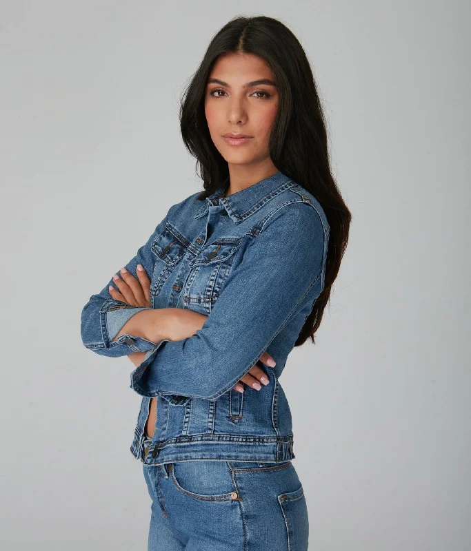 Women's cropped down jackets in bold colors for a sporty and fashionable winter outfit Gabriella-RCB Classic Denim Jacket Women's cropped down jackets in bold colors for a sporty and fashionable winter outfit Gabriella-RCB Classic Denim Jacket