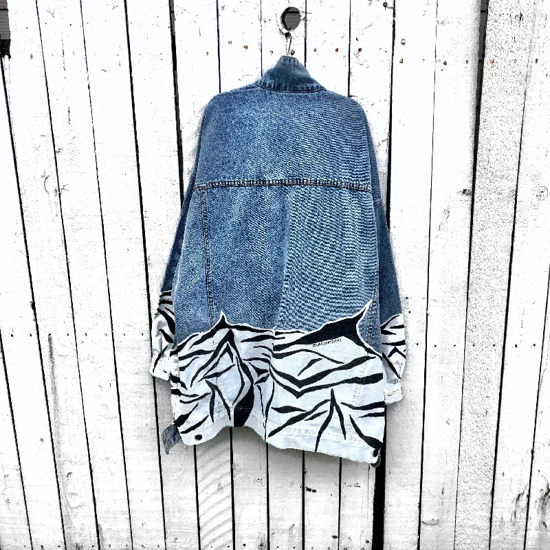 Women's military - style jackets with epaulets for a tough and fashionable appearance 'MY STRIPES' DENIM JACKET Women's military - style jackets with epaulets for a tough and fashionable appearance 'MY STRIPES' DENIM JACKET