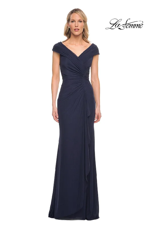 Empire Waist Women Dress to Accentuate the Bust and Conceal the Waist Empire Waist Women Dress to Accentuate the Bust and Conceal the Waist La Femme 29996