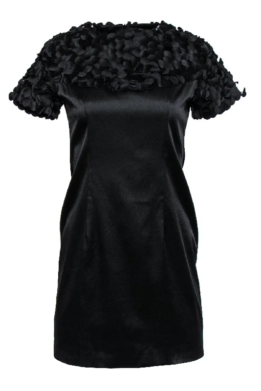 Wrap - Style Women Dress with Adjustable Fit for All Body Types Wrap - Style Women Dress with Adjustable Fit for All Body Types Marc Jacobs - Black Textured Short Sleeve Dress Sz 4