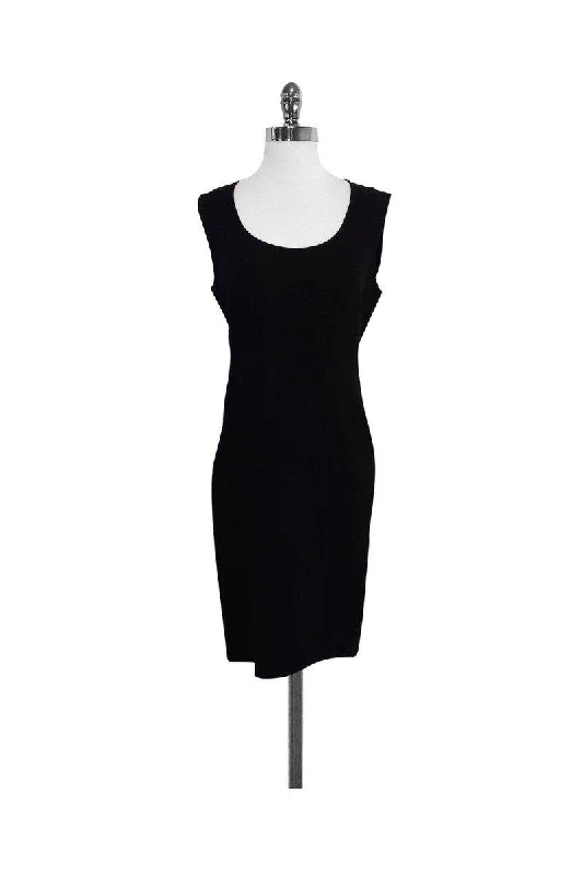 Empire Waist Women Dress to Accentuate the Bust and Conceal the Waist Empire Waist Women Dress to Accentuate the Bust and Conceal the Waist Michael Kors - Black Wool Blend Sleeveless Dress Sz 6