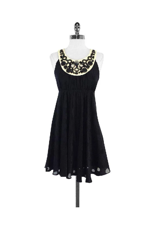 Strapless Women Dress with a Built - in Bra for Comfort and Support Strapless Women Dress with a Built - in Bra for Comfort and Support Milly - Black & Cream Circle Print Silk Dress Sz 2