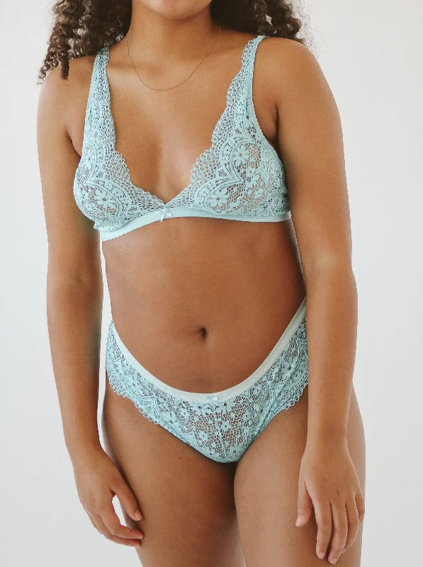 underwire sports bras for extra stability Bra with wide straps for added comfort and weight distribution Florence and Brazilian Set | Caribbean underwire sports bras for extra stability Bra with wide straps for added comfort and weight distribution Florence and Brazilian Set | Caribbean