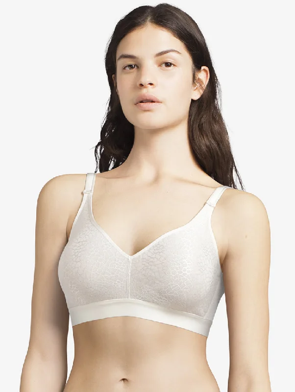 wireless bras for a natural feel Bra with a wireless memory foam cup for ultimate comfort Chantelle C Magnifique Non-Wire Bra wireless bras for a natural feel Bra with a wireless memory foam cup for ultimate comfort Chantelle C Magnifique Non-Wire Bra