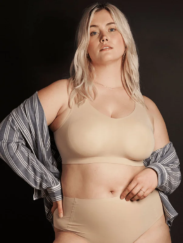 minimizer plus size bras for curvy figures Bra with a bandeau style for a strapless and sleek look Evelyn & Bobbie Defy Bra minimizer plus size bras for curvy figures Bra with a bandeau style for a strapless and sleek look Evelyn & Bobbie Defy Bra