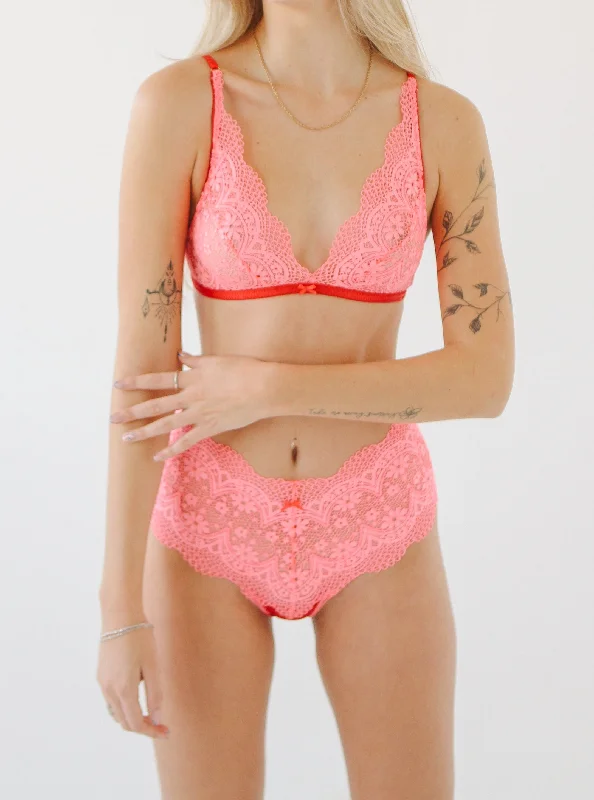 full cup nursing bras for better milk flow Bra with a seamless cup for a smooth silhouette Florence and Cheeky Set | Lady in Red full cup nursing bras for better milk flow Bra with a seamless cup for a smooth silhouette Florence and Cheeky Set | Lady in Red