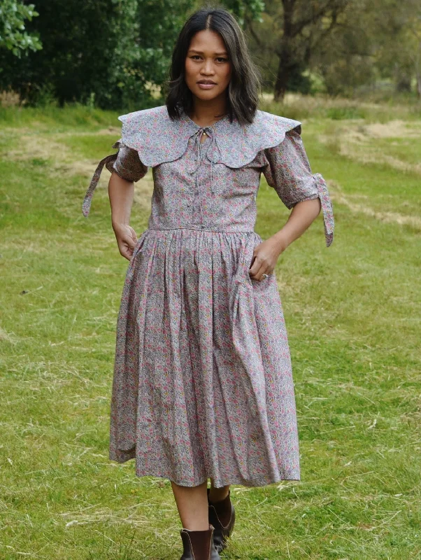 Empire Waist Women Dress to Accentuate the Bust and Conceal the Waist Empire Waist Women Dress to Accentuate the Bust and Conceal the Waist 100% RECYCLED COTTON - - SOPHIE DRESS LILAC FLORAL Empire Waist Women Dress to Accentuate the Bust and Conceal the Waist Empire Waist Women Dress to Accentuate the Bust and Conceal the Waist 100% RECYCLED COTTON - - SOPHIE DRESS LILAC FLORAL