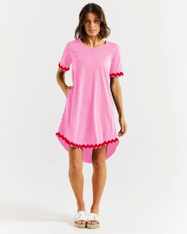 Pleated Women Dress with a Timeless and Elegant Texture Pleated Women Dress with a Timeless and Elegant Texture Betty Basics Nyree Dress Red/Pink Ric Rac