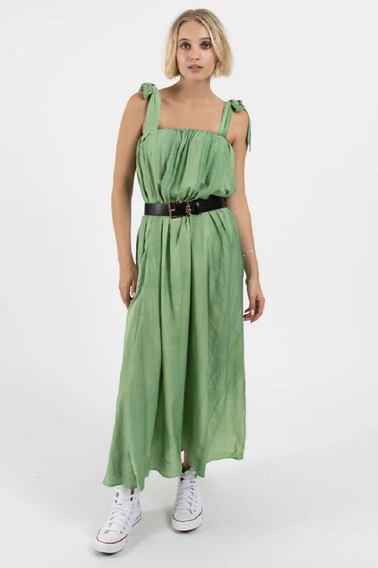 Halter Neck Women Dress to Show Off the Shoulders and Neckline Halter Neck Women Dress to Show Off the Shoulders and Neckline Bowie Apple Tie Strap Midi Dress Halter Neck Women Dress to Show Off the Shoulders and Neckline Halter Neck Women Dress to Show Off the Shoulders and Neckline Bowie Apple Tie Strap Midi Dress