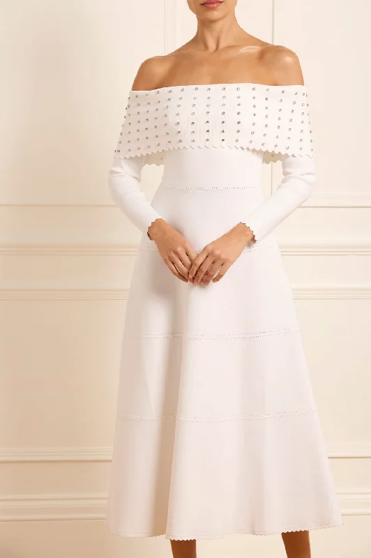 Long - Sleeve Women Dress in Velvet for a Luxurious Winter Look Long - Sleeve Women Dress in Velvet for a Luxurious Winter Look Embellished Bardot Knit Gown