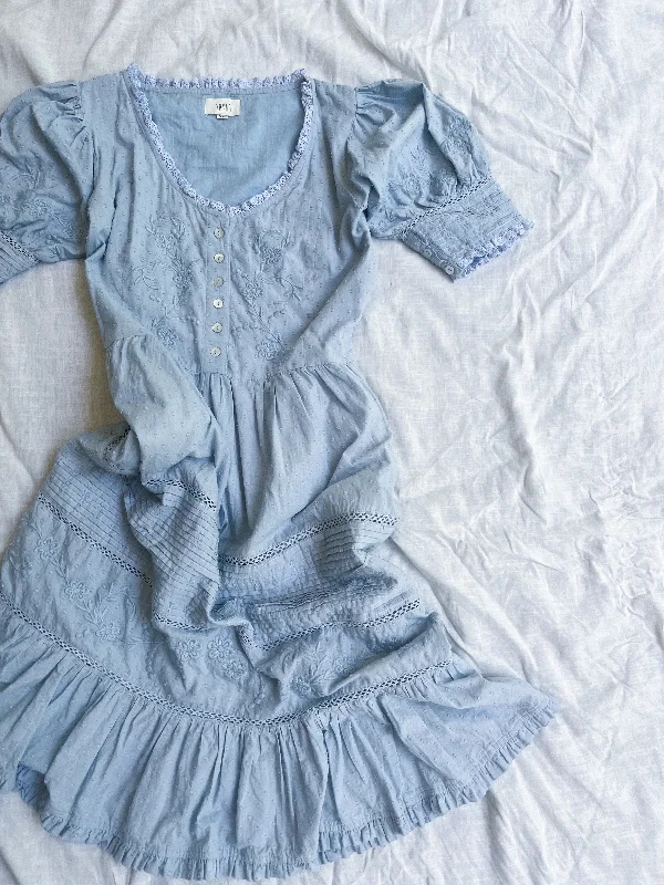 Pleated Women Dress with a Timeless and Elegant Texture Pleated Women Dress with a Timeless and Elegant Texture 100% RECYCLED COTTON - FAUSTINE DRESS PASTEL BLUE Pleated Women Dress with a Timeless and Elegant Texture Pleated Women Dress with a Timeless and Elegant Texture 100% RECYCLED COTTON - FAUSTINE DRESS PASTEL BLUE