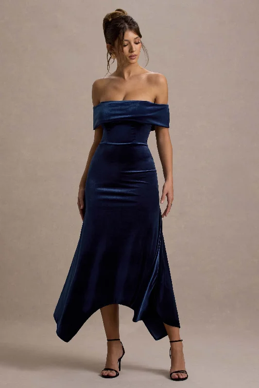 Halter Neck Women Dress to Show Off the Shoulders and Neckline Halter Neck Women Dress to Show Off the Shoulders and Neckline Halia | Navy Velvet Bardot Maxi Dress