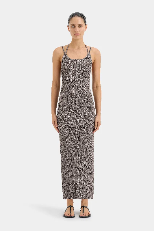 Ruffled Women Dress with Multiple Layers for a Playful and Girly Style Ruffled Women Dress with Multiple Layers for a Playful and Girly Style Impasto Ribbed Halter Maxi Dress