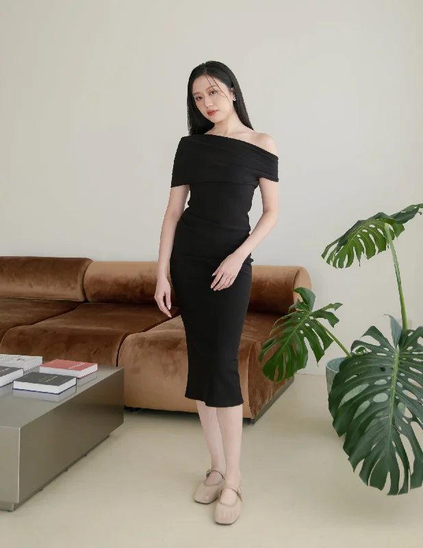 Long - Sleeve Women Dress in Velvet for a Luxurious Winter Look Long - Sleeve Women Dress in Velvet for a Luxurious Winter Look Janelle Asymmetrical Shoulder Dress in Black Long - Sleeve Women Dress in Velvet for a Luxurious Winter Look Long - Sleeve Women Dress in Velvet for a Luxurious Winter Look Janelle Asymmetrical Shoulder Dress in Black