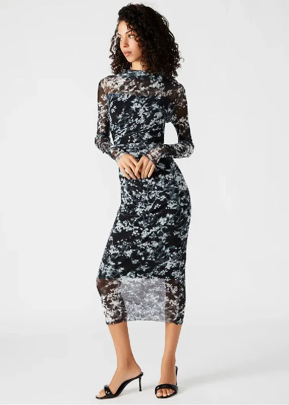Pleated Women Dress with a Timeless and Elegant Texture Pleated Women Dress with a Timeless and Elegant Texture Maureen Dress - Black & White Pleated Women Dress with a Timeless and Elegant Texture Pleated Women Dress with a Timeless and Elegant Texture Maureen Dress - Black & White