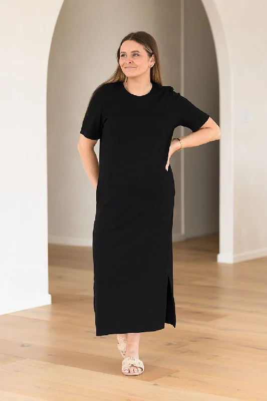 Mermaid - Style Women Dress with a Fitted Silhouette for Special Occasions Mermaid - Style Women Dress with a Fitted Silhouette for Special Occasions Millie Ribbed Dress - Black