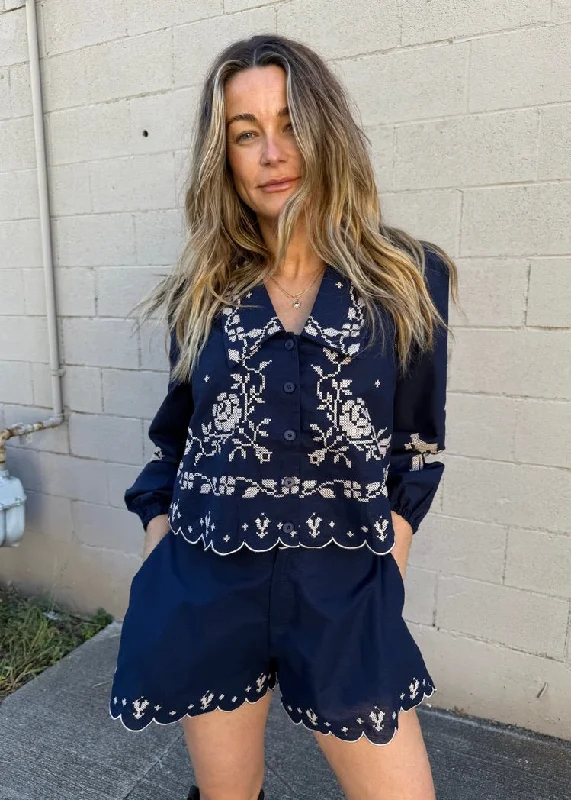 Pleated Women Dress with a Timeless and Elegant Texture Pleated Women Dress with a Timeless and Elegant Texture HEADING WEST SET Pleated Women Dress with a Timeless and Elegant Texture Pleated Women Dress with a Timeless and Elegant Texture HEADING WEST SET