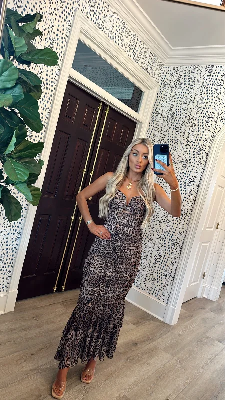 Sleeveless Women Dress in Bright Colors for Summer Parties Sleeveless Women Dress in Bright Colors for Summer Parties RESTOCKED// Ruched Leopard Midi Dress Sleeveless Women Dress in Bright Colors for Summer Parties Sleeveless Women Dress in Bright Colors for Summer Parties RESTOCKED// Ruched Leopard Midi Dress