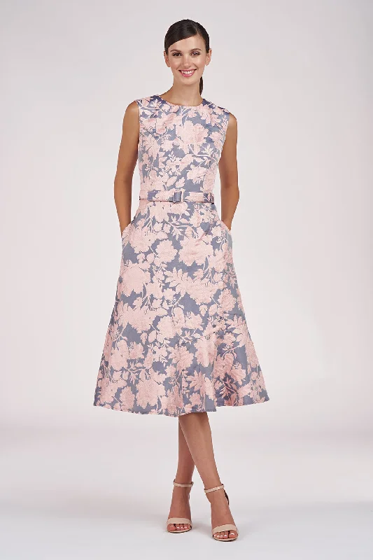 Mini Women Dress with a Short Hem for a Young and Trendy Style Mini Women Dress with a Short Hem for a Young and Trendy Style Verity Midi Length Dress